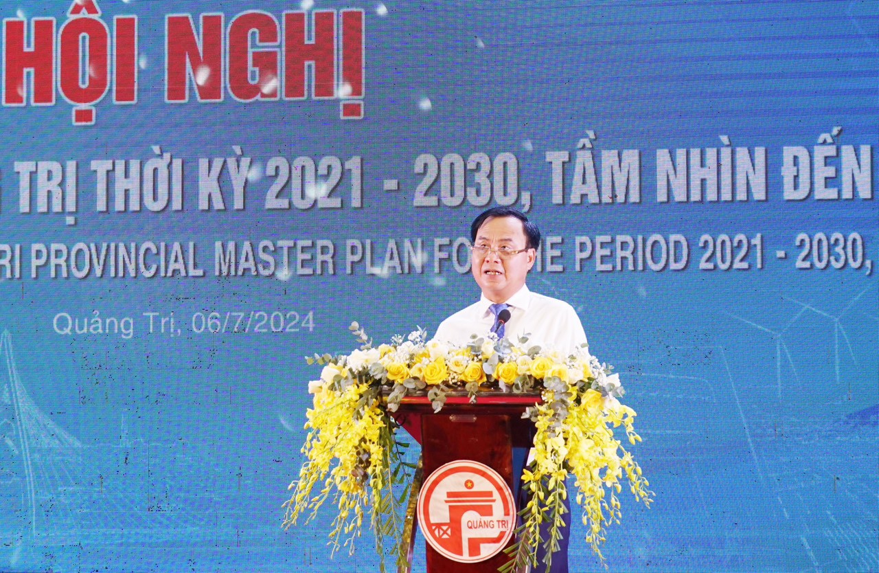 Chủ tịch UBND tỉnh V&otilde; Văn Hưng cho biết tỉnh Quảng Trị sẵn s&agrave;ng hỗ trợ v&agrave; tạo mọi điều kiện thuận lợi nhất để đồng h&agrave;nh c&ugrave;ng doanh nghiệp, nh&agrave; đầu tư v&agrave; mong muốn c&aacute;c nh&agrave; đầu tư, doanh nghiệp chung sức, đồng l&ograve;ng c&ugrave;ng với tỉnh để sớm triển khai thực hiện c&aacute;c c&ocirc;ng tr&igrave;nh, dự &aacute;n đ&atilde; được quy hoạch - Ảnh: C.N
